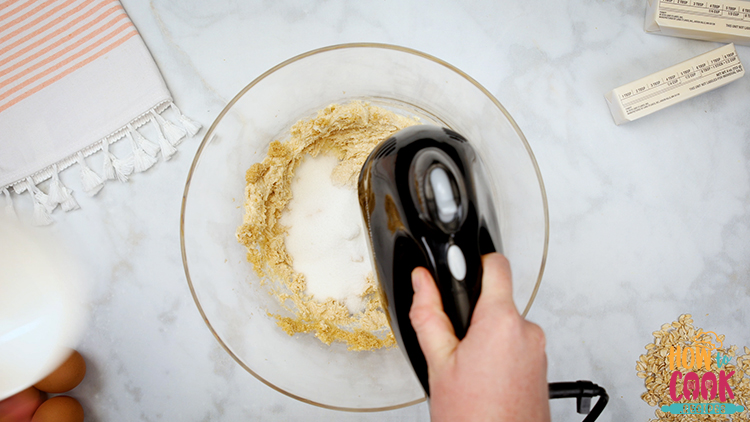 How to make chewy oatmeal cookies