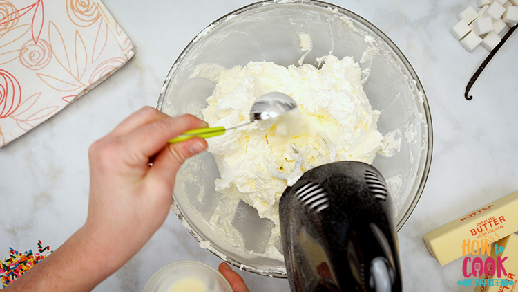 What is the difference between icing and frosting